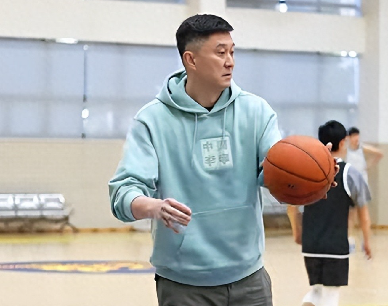 英雄联盟世界赛 视频-广东队训练！胡明轩苦练三分球 杜锋很严肃 徐杰不吭声