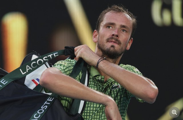 41名ATP人员被困迪拜梅总打趣来场闭门赛，周意发文称成战地记者|阿联酋|马卡报|梅德韦杰夫|球员|比赛_新浪体育_新浪新闻